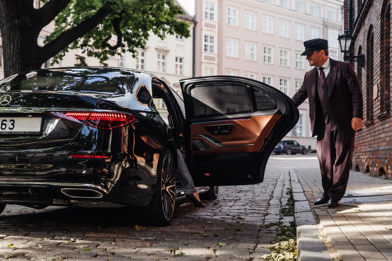 Airport West Chauffeur Service | Airport West Transfers to & from Melbourne