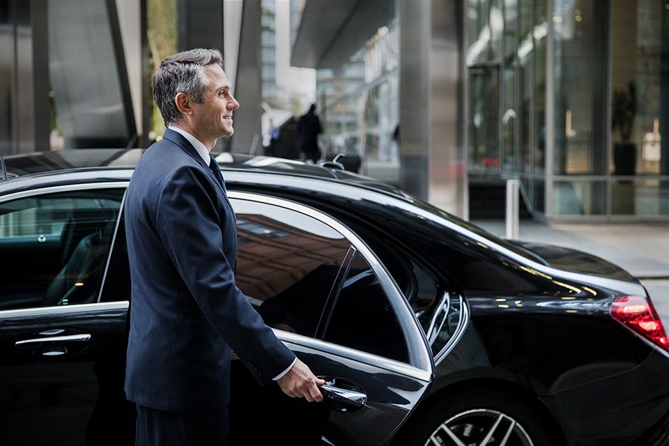 Dandenong North Chauffeur Service | Dandenong North Airport Transfers to & from Melbourne Airport